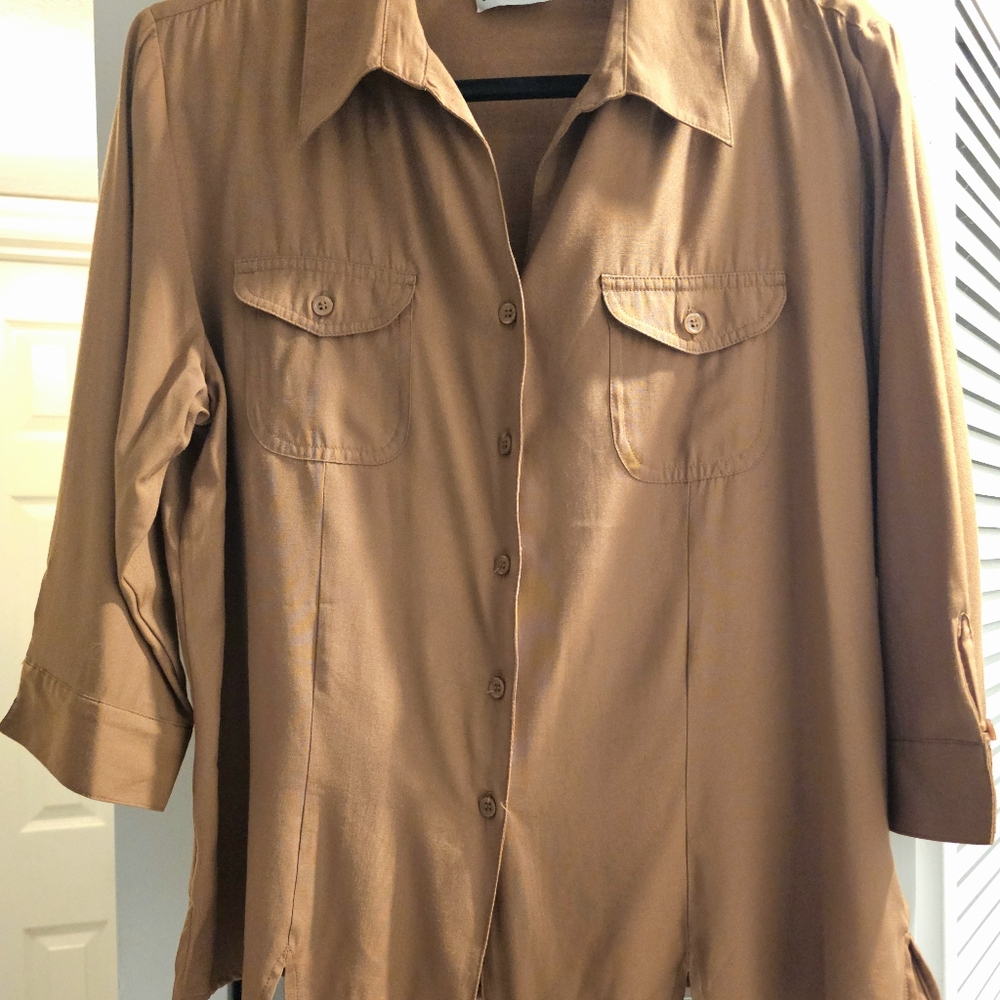 TAN BUTTON-DOWN BLOUSE WITH V-NECK & COLLAR SIZE:LARGE BY JOANNA